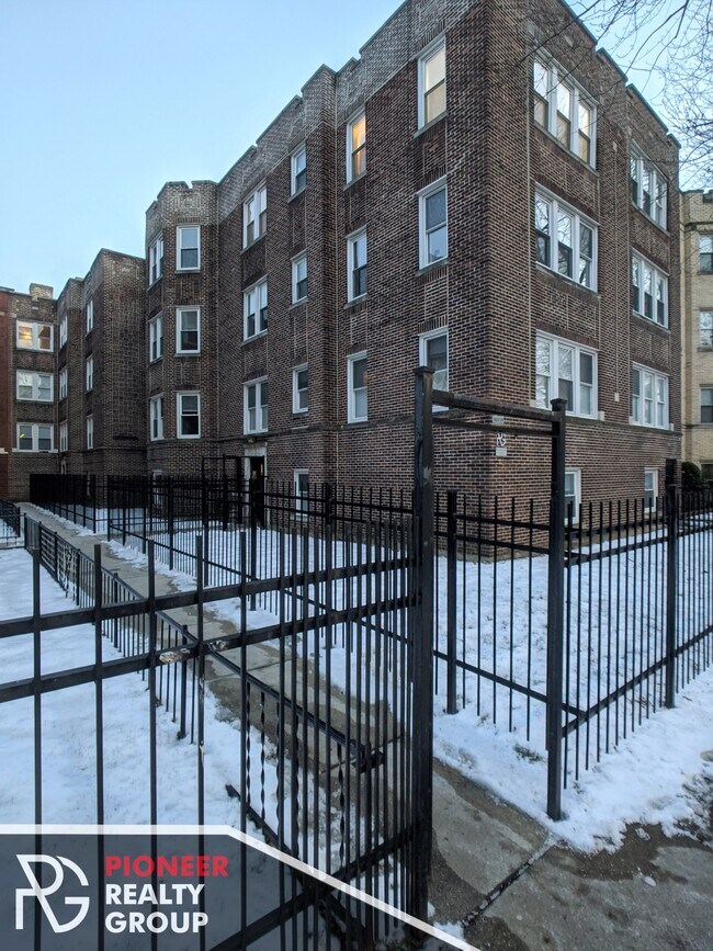 Foto del edificio - 5029 N Harding Ave