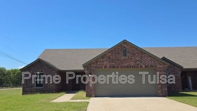 Building Photo - 14701 N 46th W Ave