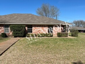 Building Photo - 218 Kettler Dr