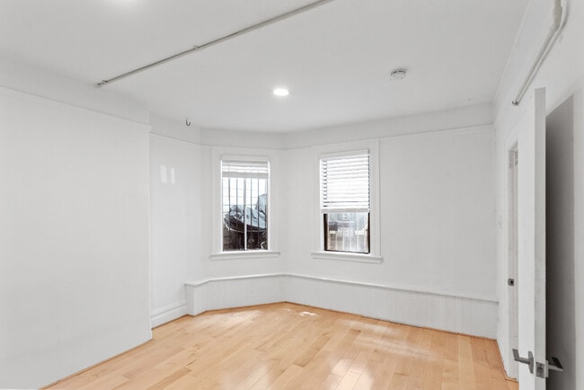 Building Photo - 39A Cook St