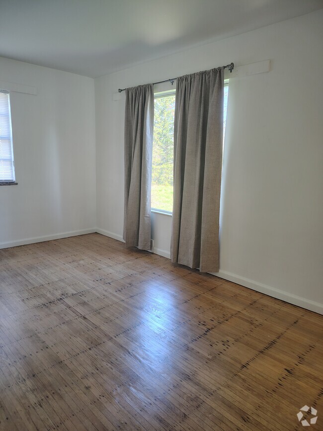 Building Photo - 1651 W 57th St