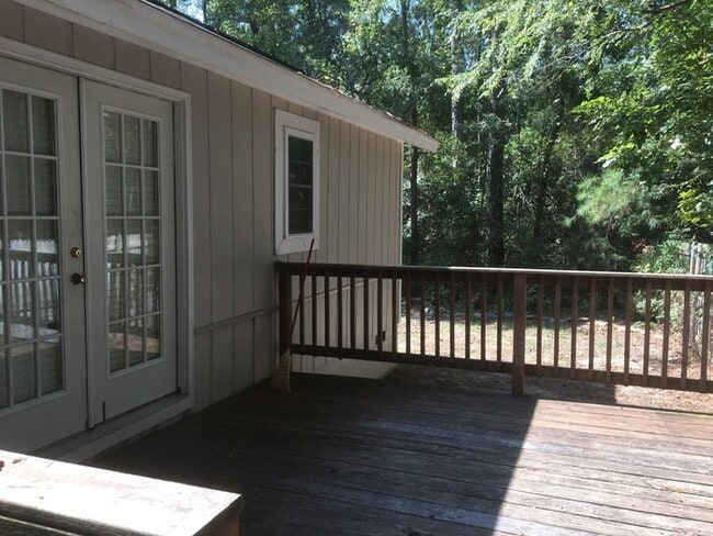 Building Photo - Live near Lake Murray and Dreher Island