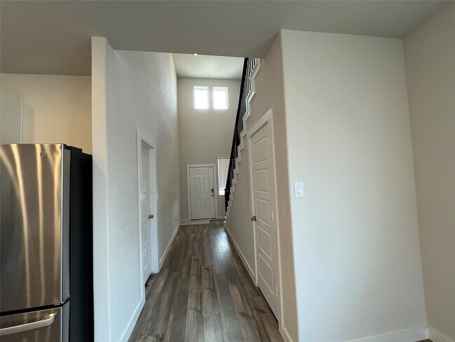 Foto del edificio - 7131 Blue Oak Dr