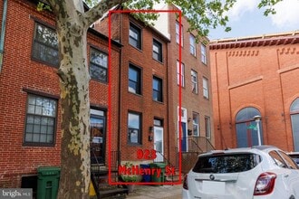 Building Photo - 923 McHenry St