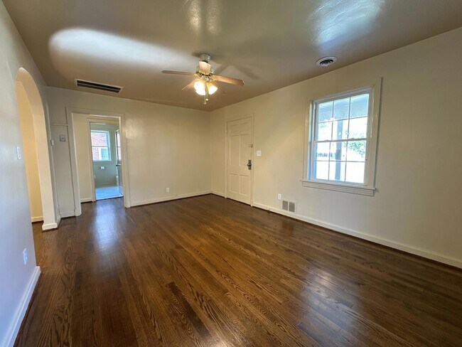 Foto del edificio - 1040 Hunt Ave NW