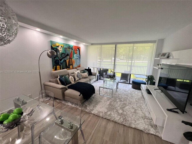 Foto del edificio - 3101 N Country Club Dr
