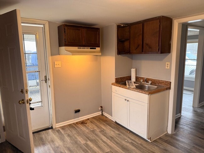 Building Photo - 122 Hayward St