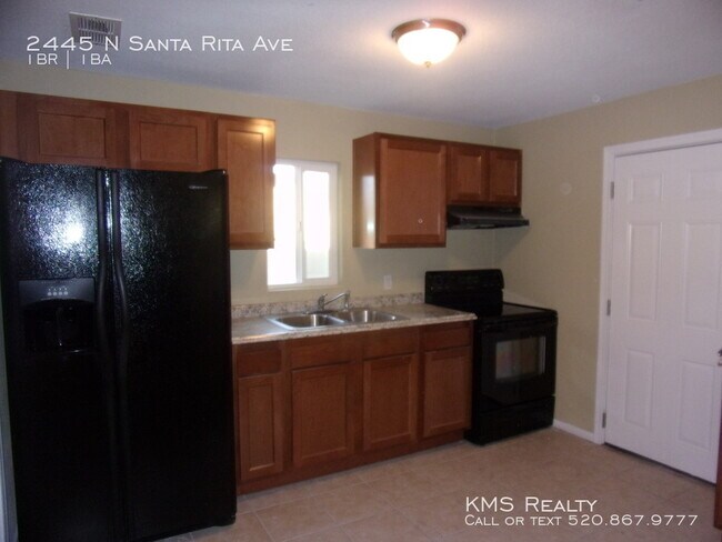 Building Photo - 2445 N Santa Rita Ave