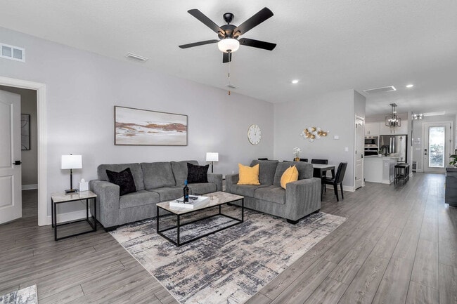 Foto del edificio - 7825 Somersworth Dr