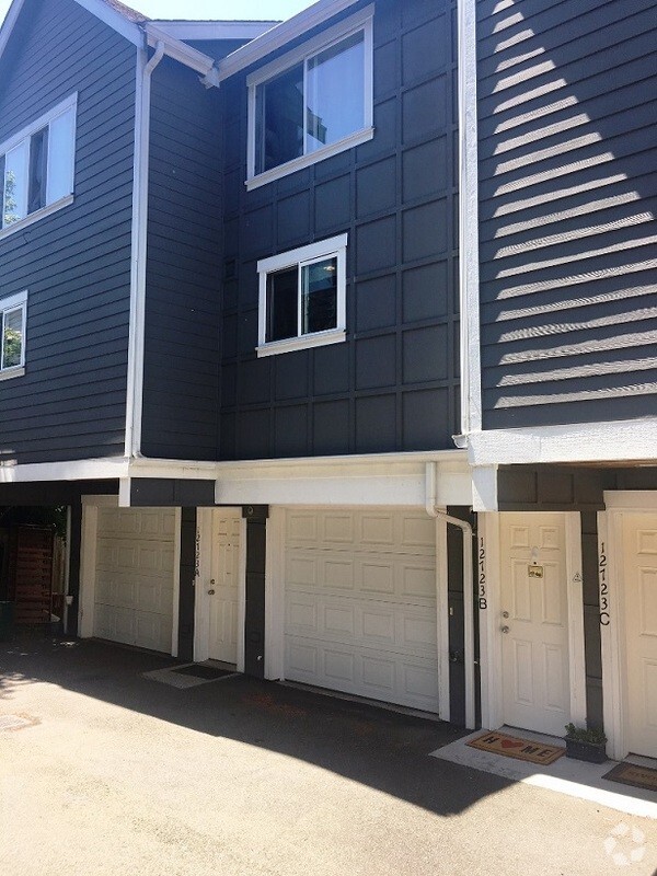 Building Photo - 12723 35th Ave NE
