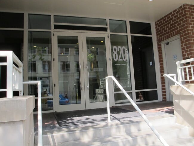 Building Photo - 820 N Pollard St