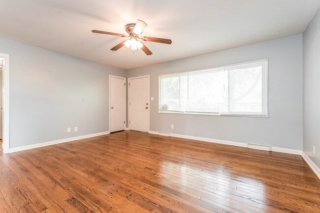 Building Photo - Super cute 3 bdrm, 2 bath home ready for you!