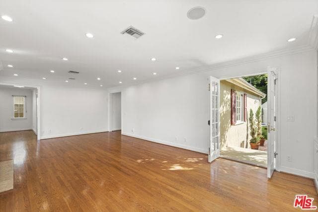 Building Photo - 1240 N Doheny Dr