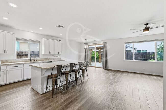 Foto del edificio - Stunning 4-bedroom, 3-bathroom single-level home in the desirable Edgewater community of Marysville