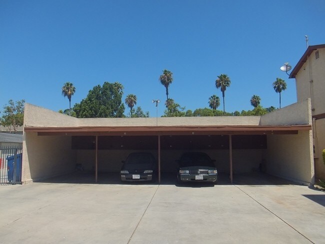 Parking - 119 S Melrose St