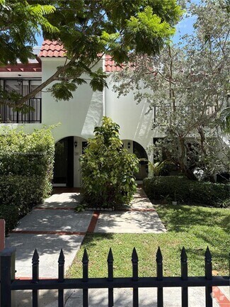 Building Photo - 265 Grapetree Dr