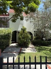 Building Photo - 265 Grapetree Dr