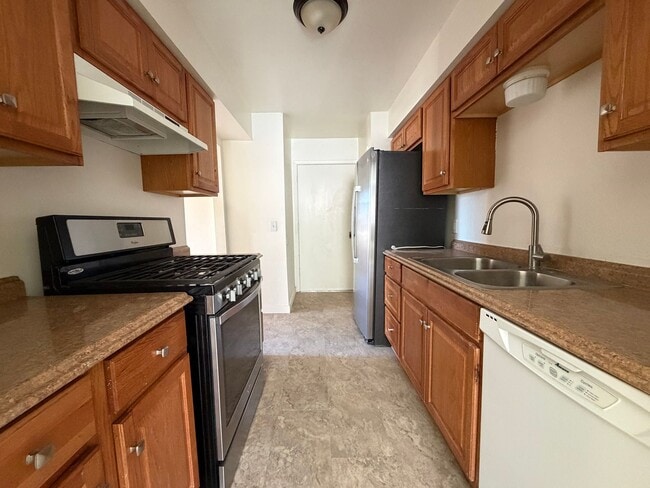 Building Photo - 507 S Lea Ave