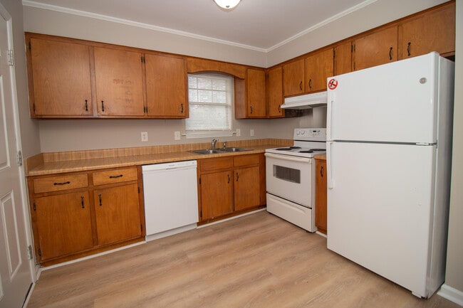 Building Photo - 102 Blue Ct