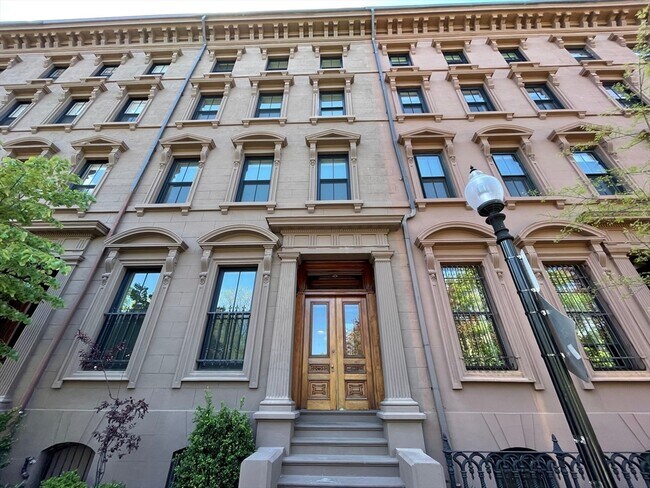 Foto del edificio - 40 W Newton St