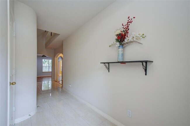 Building Photo - 7511 S Linpar Ct