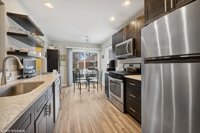 Foto del edificio - 1127 Hertford Ct