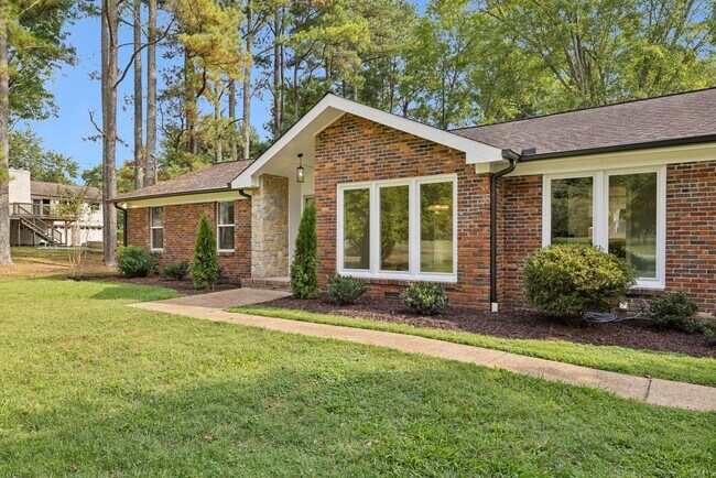 Foto del edificio - Completely renovated ranch 4BR/4BA ranch h...