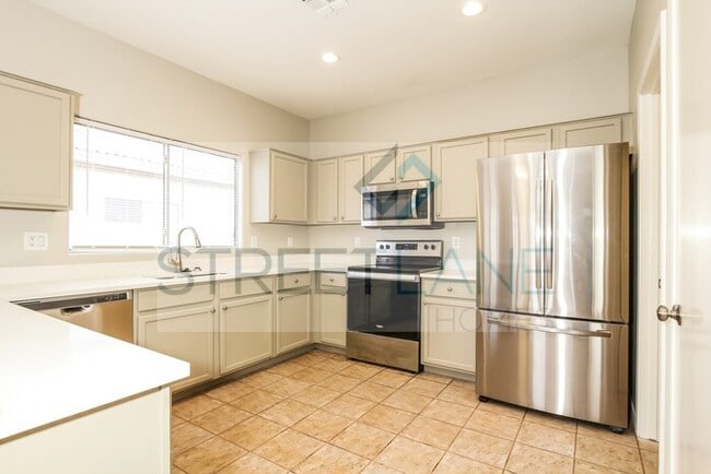 Building Photo - REDUCED!