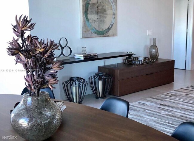 Building Photo - 3 br, 3.5 bath Condo - 17301 Biscayne Blvd...