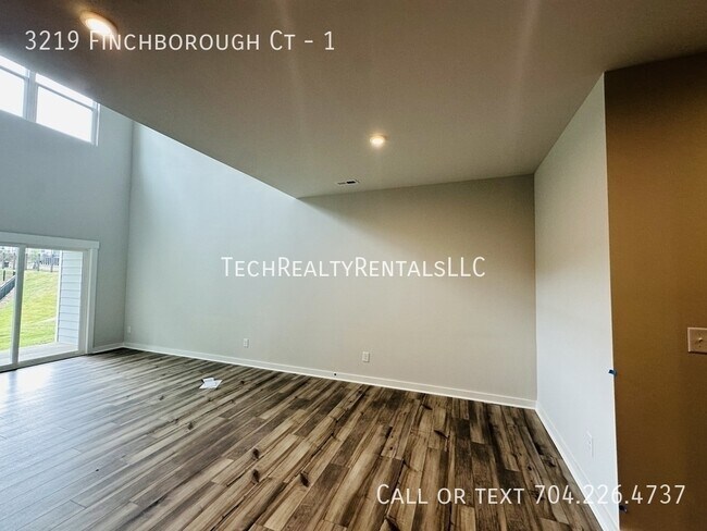 Foto del edificio - 3219 Finchborough Ct