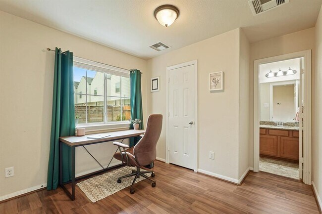 Foto del edificio - 868 Fisher St