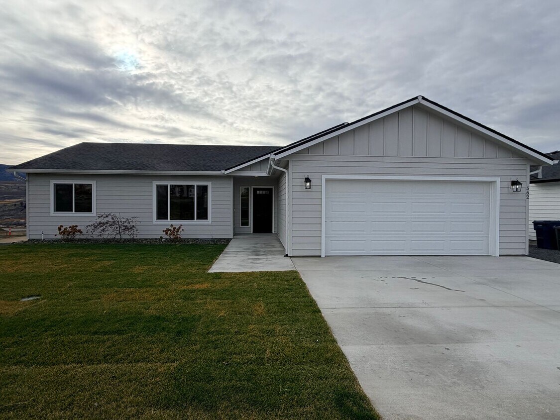 Primary Photo - BRAND NEW construction! 3 beds, 2 baths, double garage, deck with VIEWS and more!