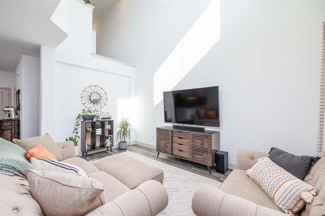 Foto del edificio - 1060 Homestead Way