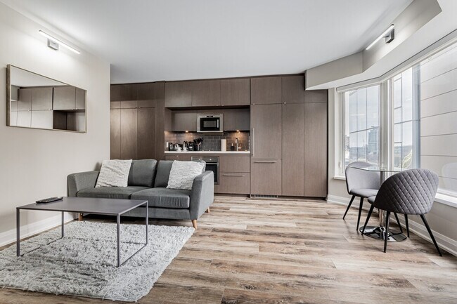 Photo du bâtiment - 155 Yorkville Ave