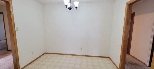 Building Photo - BRICK HOME NEAR HOSPTIAL AND CANNON ACCESS