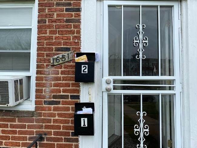Foto del edificio - 1651 E Cold Spring Ln