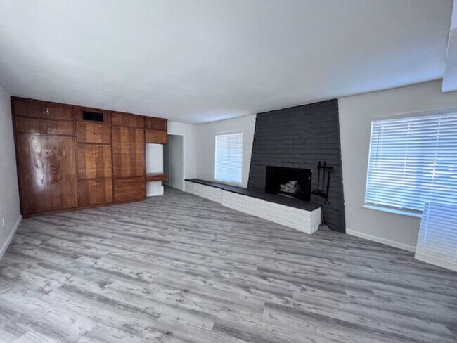 Building Photo - Recently Remodeled South Redlands Home
