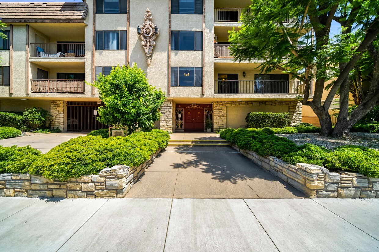 Foto principal - 321 E Stocker St