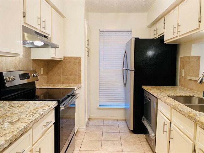 Foto del edificio - 6701 Sands Point Dr