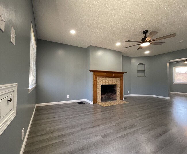 Foto del edificio - 1283 Linwood Ave