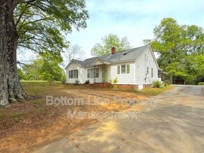 Building Photo - 4424 Hovis Rd