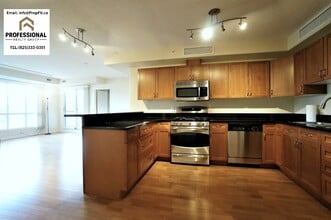 Building Photo - 9707 106 St NW