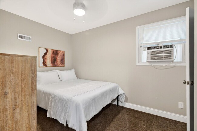 Foto del edificio - 1091 Purcell Ave