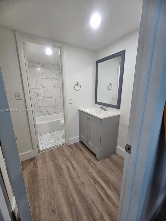 Foto del edificio - 10000 NW 80th Ct