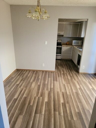 Foto del edificio - 6120 Merrywood Dr