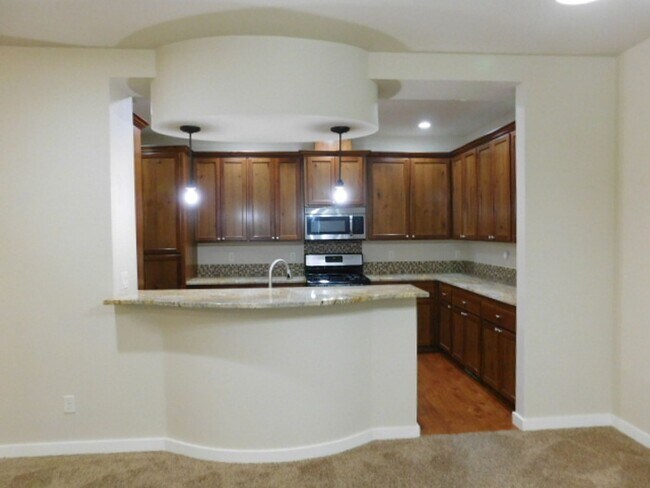 Foto del edificio - 3Bd/2.5Ba Two Story Townhouse - Available ...