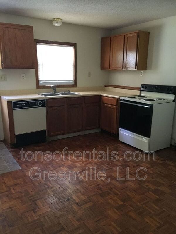 105 Old Saluda Dam Rd, Greenville, SC 29611 Condo for Rent in