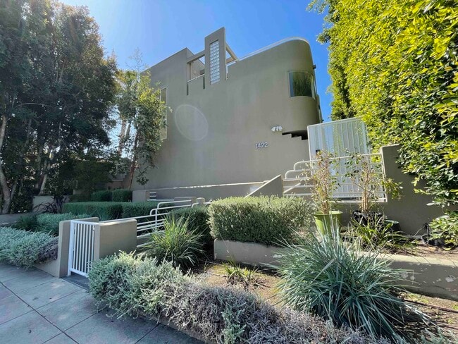 Stunning Contemporary! - 1422 19th St