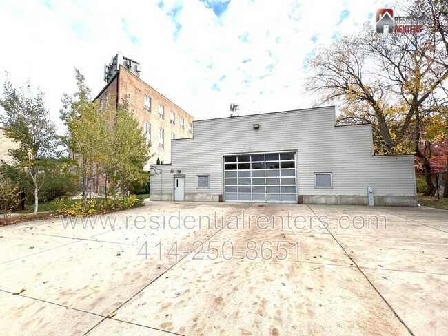 Building Photo - 3059 N Weil St