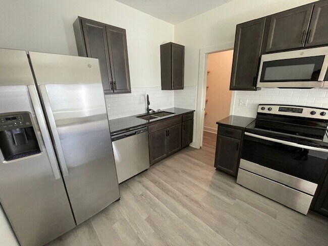 Foto del edificio - 5140/42 Chase Cir